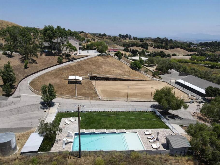 Rustic Elegance: 4Br/4Bth Retreat On 10 Acres Villa Castaic Exterior photo