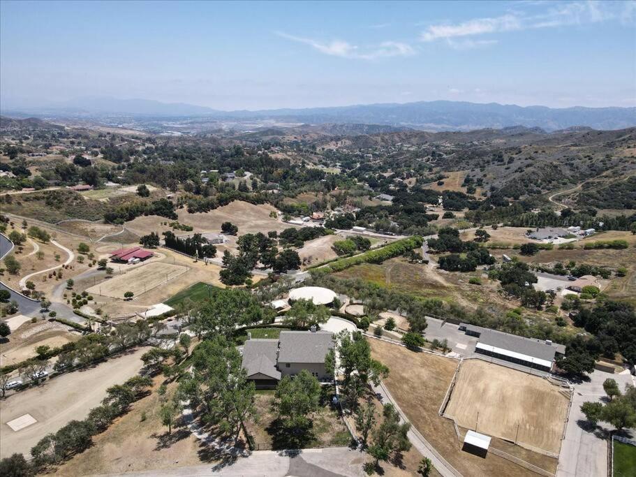 Rustic Elegance: 4Br/4Bth Retreat On 10 Acres Villa Castaic Exterior photo